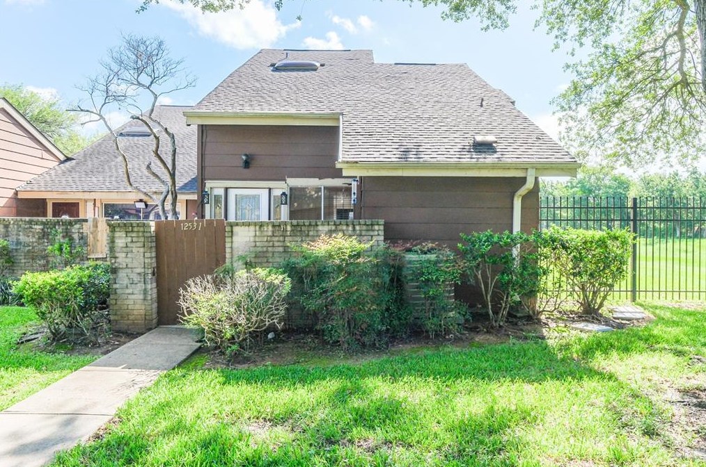 12531 Newbrook Dr, Houston, TX 77072