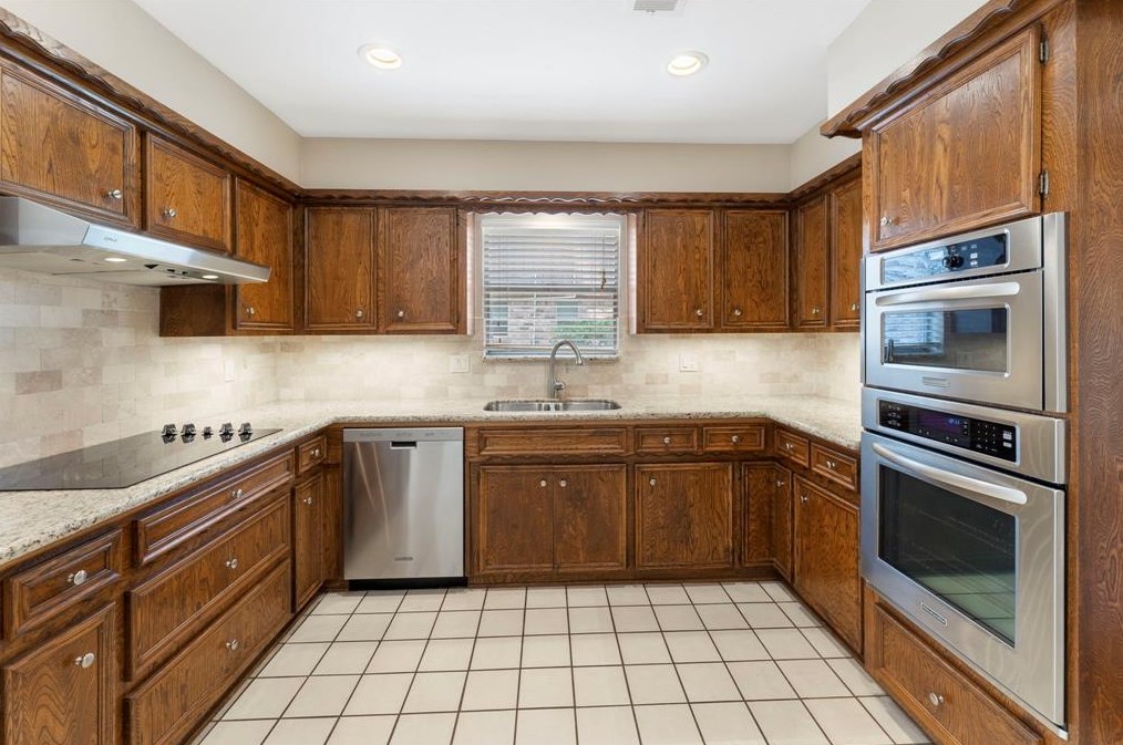 5315 Coral Gables Dr, Houston TX  77069-2602 exterior