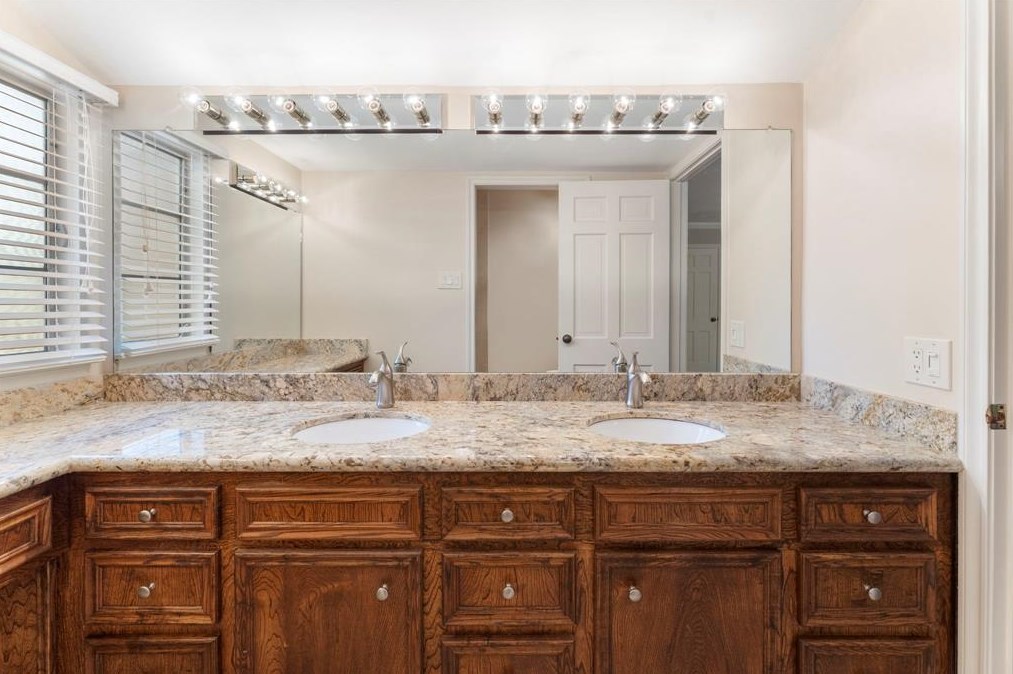 5315 Coral Gables Dr, Houston TX  77069-2602 exterior