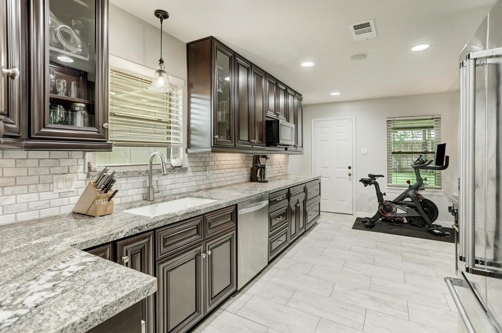 9310 Olathe St, Houston TX  77055-4408 exterior