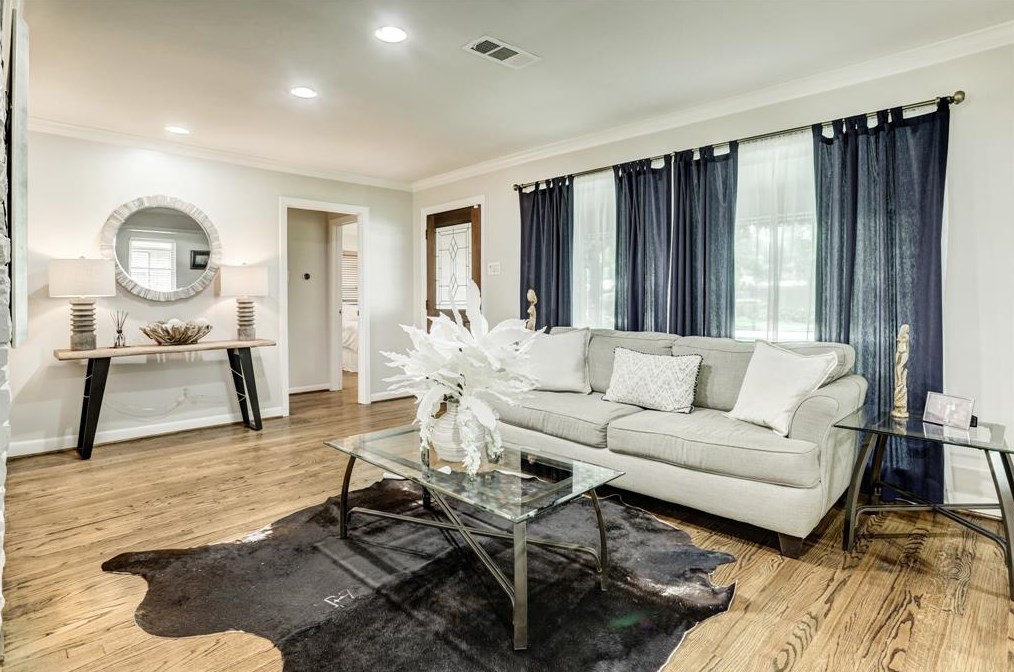 9310 Olathe St, Houston TX  77055-4409 exterior