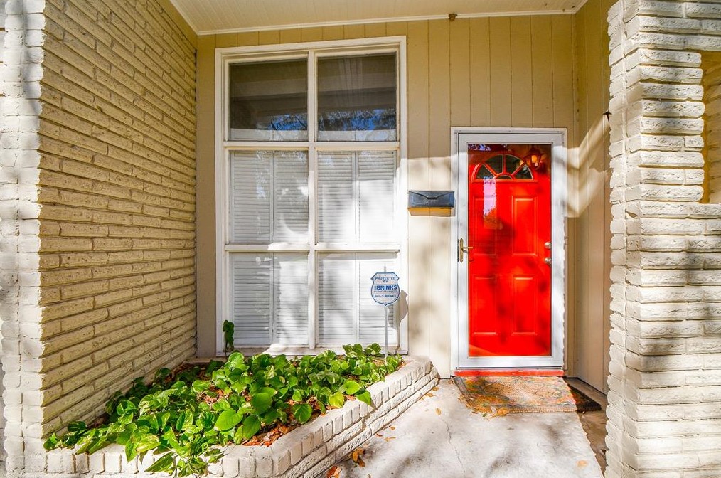 6006 Clarewood Dr, Houston, TX 77081-5002