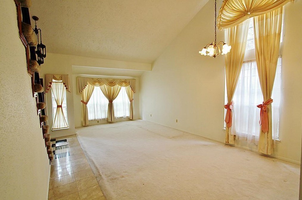 11750 Plumbrook Dr, Houston, TX 77099