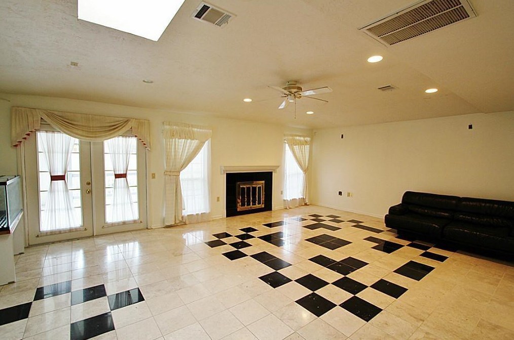 11750 Plumbrook Dr, Houston TX  77099-5027 exterior