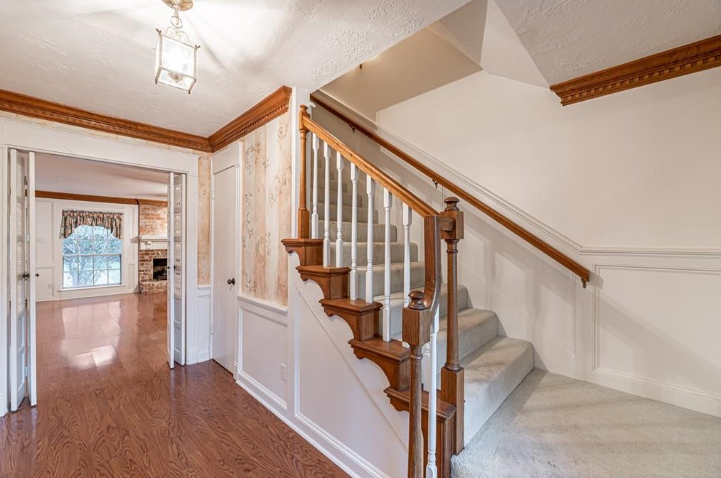 1103 Loire Ln, Houston, TX 77090-1225