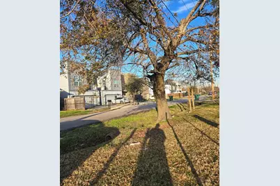 402 E 42nd Street, Houston, TX 77022 - Photo 2