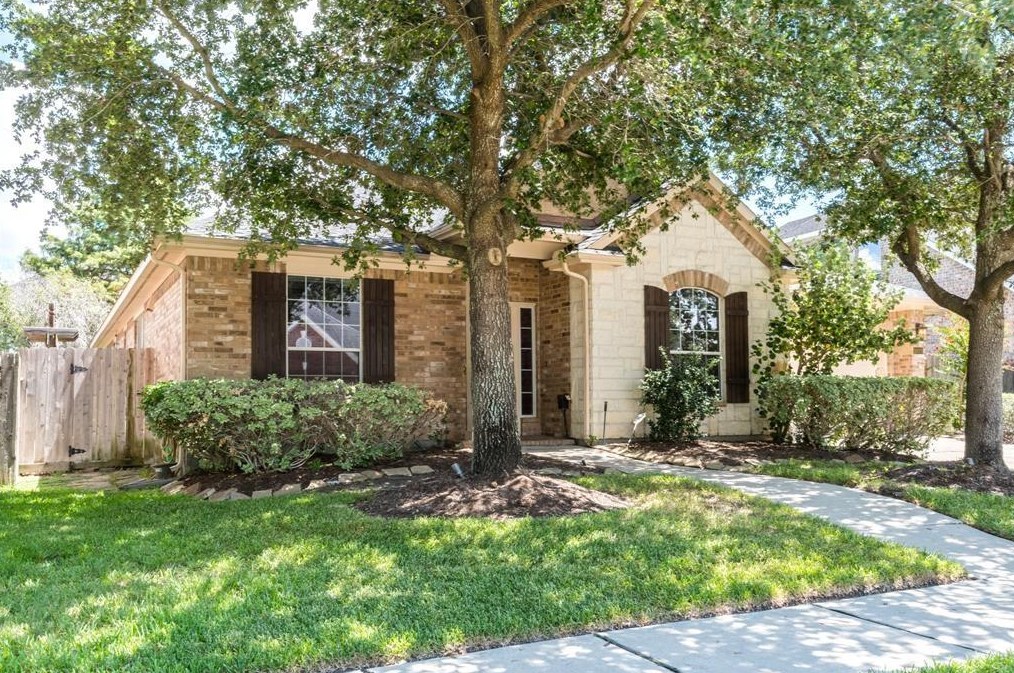 10026 Iron River Dr, Houston, TX 77064