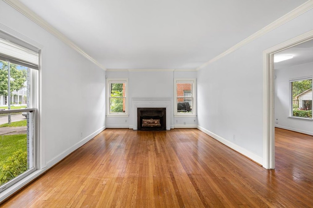 2021 Banks St, Houston, TX 77098-5301