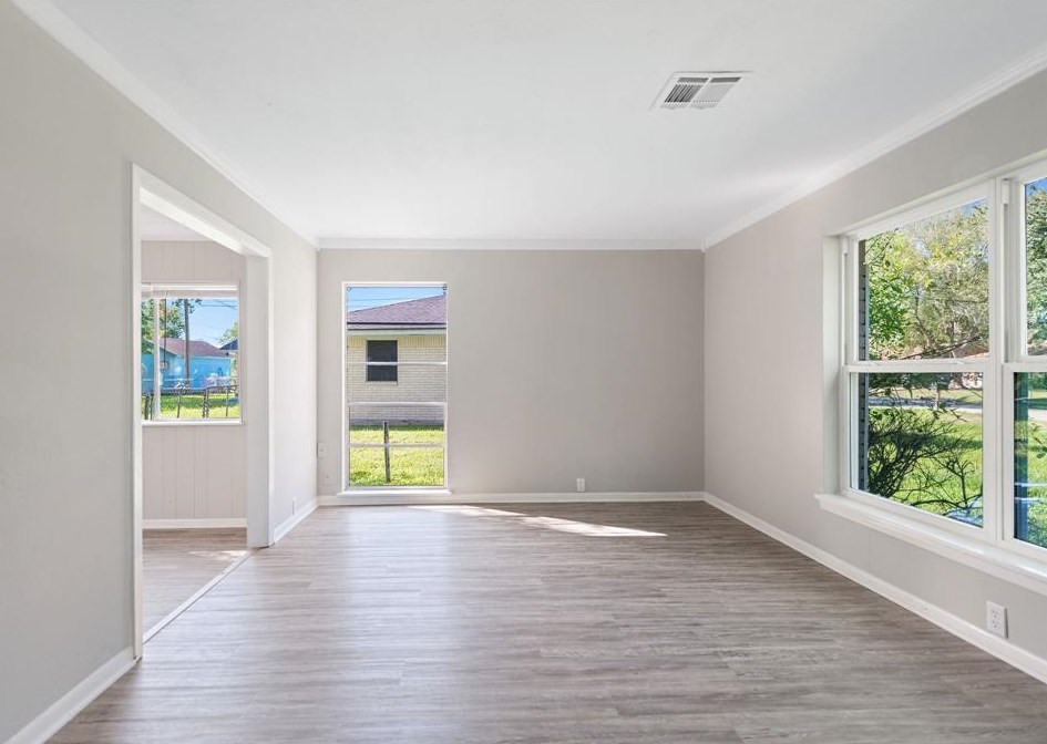 5 S Kaysie St, Angleton, TX 77515