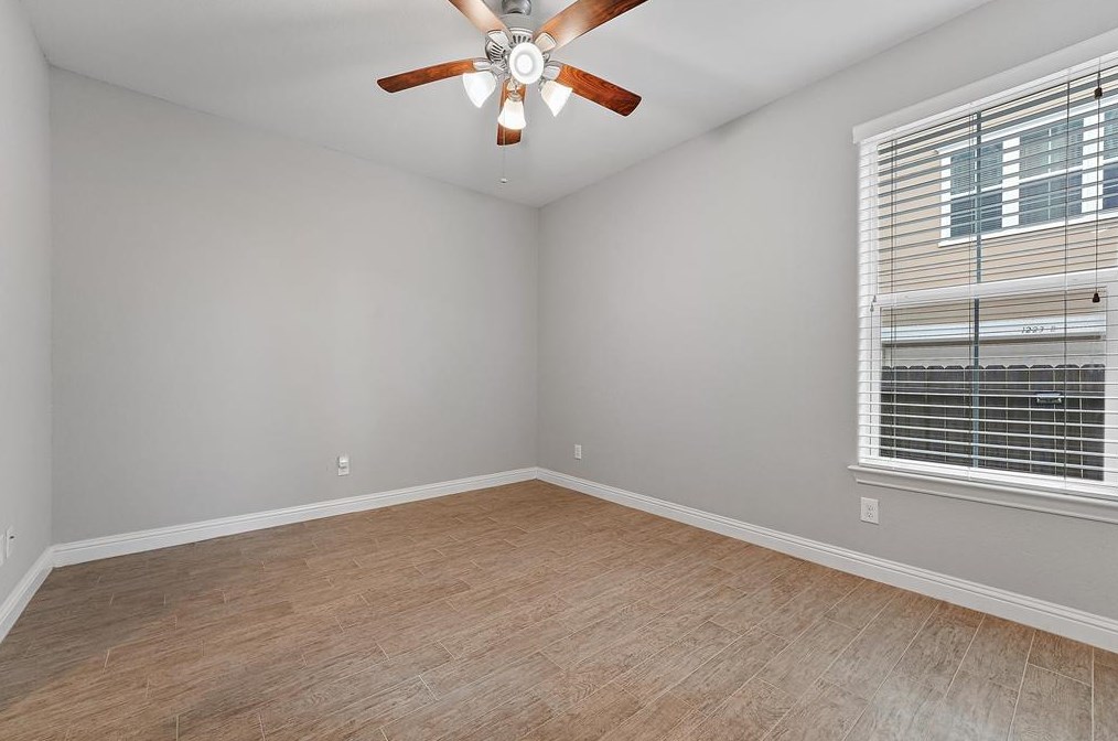1221 W 19th St #b, Houston, TX 77008