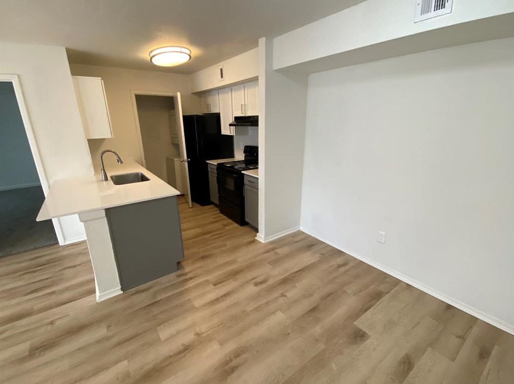 3950 Ashburnham Dr #105, Houston, TX 77082