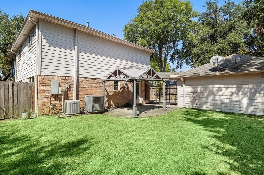 11824 Westmere Dr, Houston TX 77077-3716 exterior