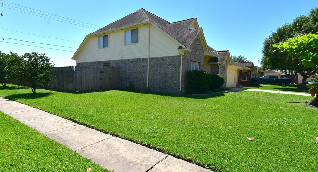 3725 Choctaw Dr, Morgans Point, TX 77571-3966
