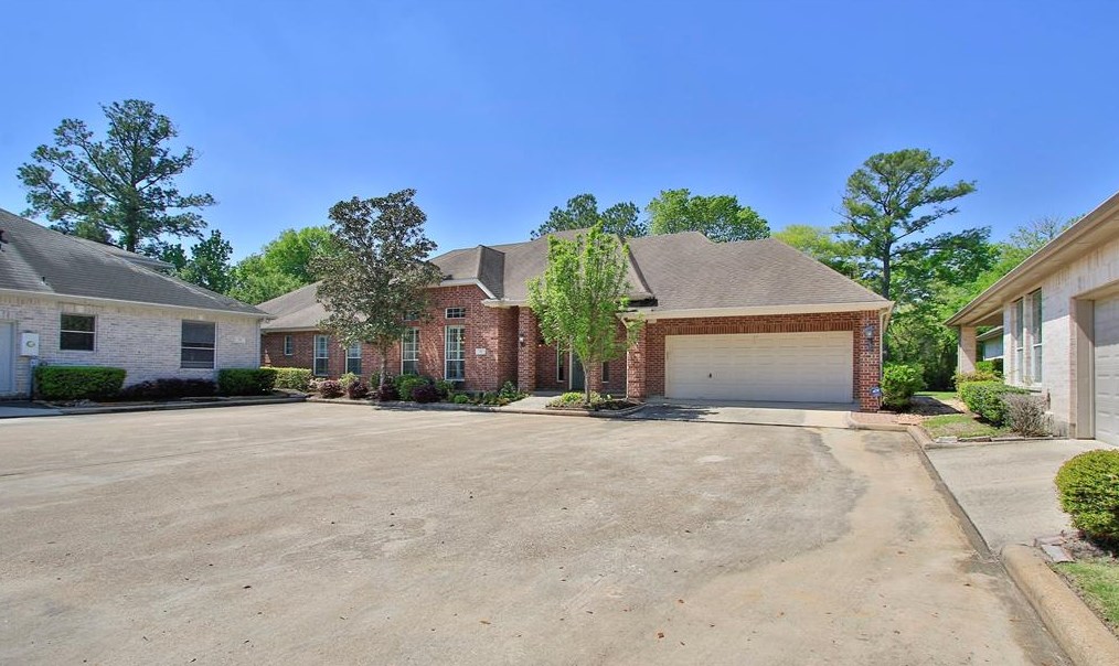 57 Champion Villa Dr, Houston, TX 77069-1425