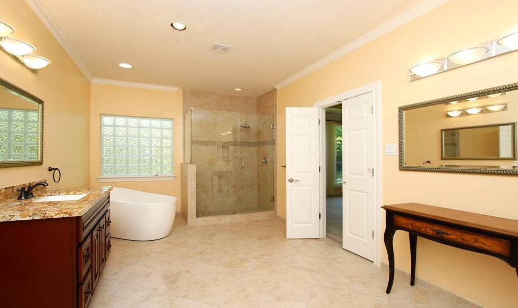 57 Champion Villa Dr, Houston TX  77069-1426 exterior