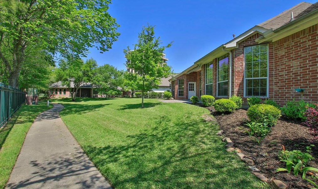 57 Champion Villa Dr, Houston TX  77069-1426 exterior