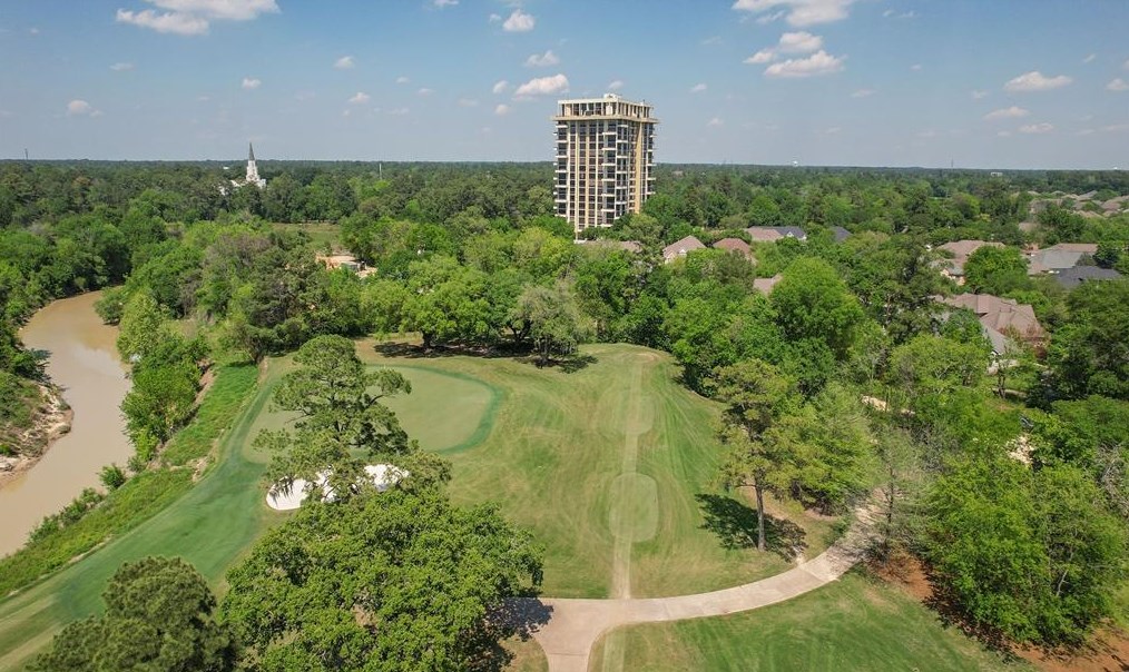 57 Champion Villa Dr, Houston TX  77069-1426 exterior