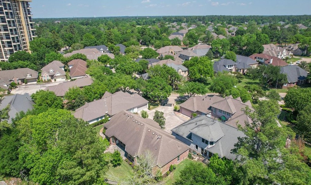 57 Champion Villa Dr, Houston TX  77069-1426 exterior