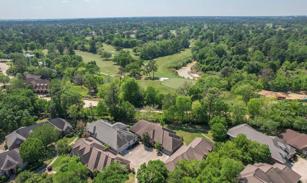 57 Champion Villa Dr, Houston TX  77069-1426 exterior