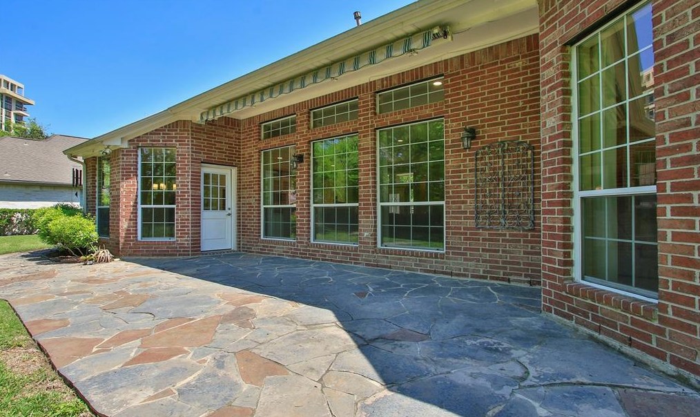 57 Champion Villa Dr, Houston TX  77069-1426 exterior
