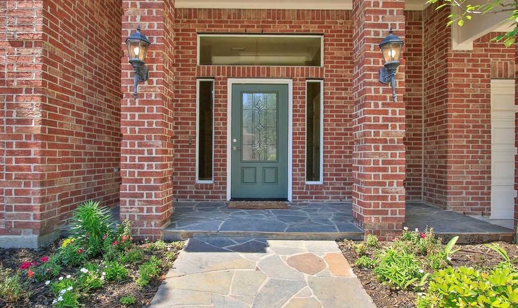 57 Champion Villa Dr, Houston TX  77069-1425 exterior