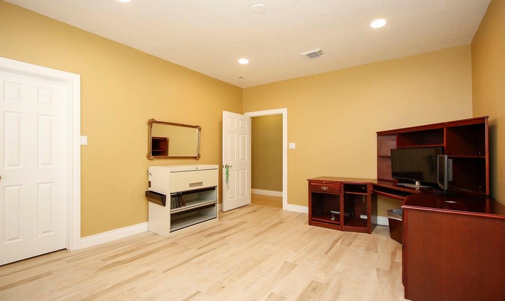 57 Champion Villa Dr, Houston TX  77069-1426 exterior