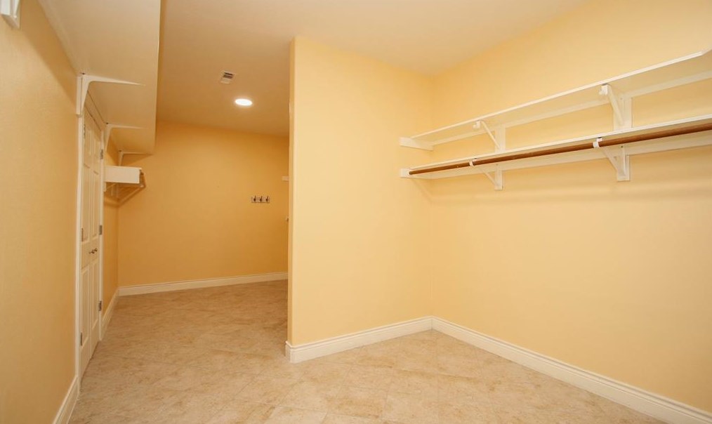 57 Champion Villa Dr, Houston TX  77069-1426 exterior
