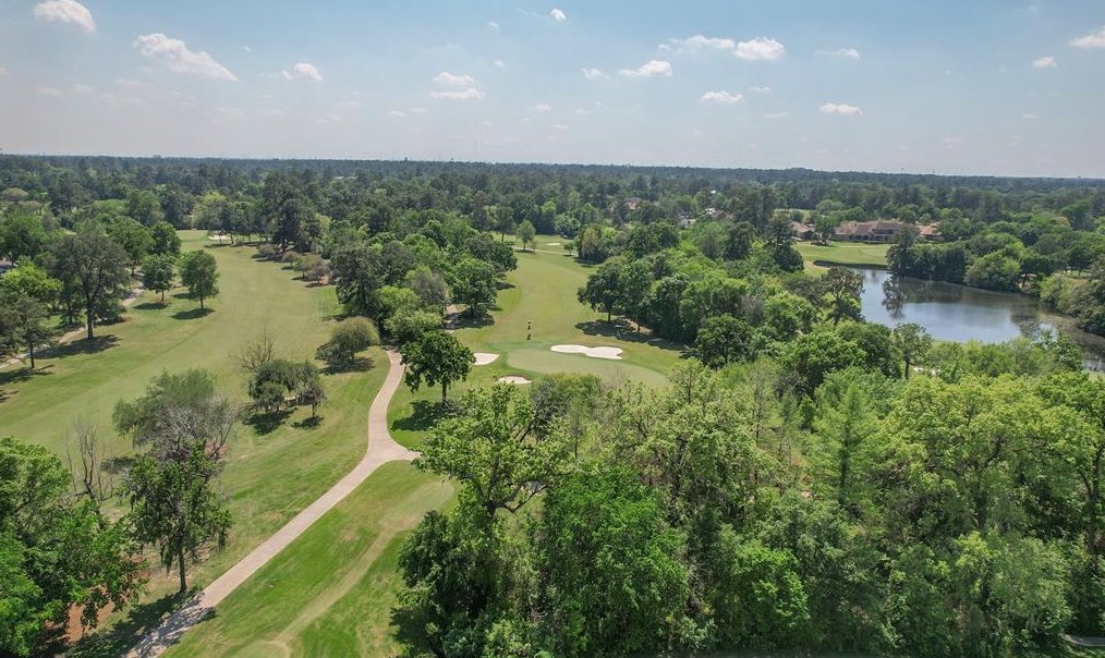 57 Champion Villa Dr, Houston TX  77069-1426 exterior