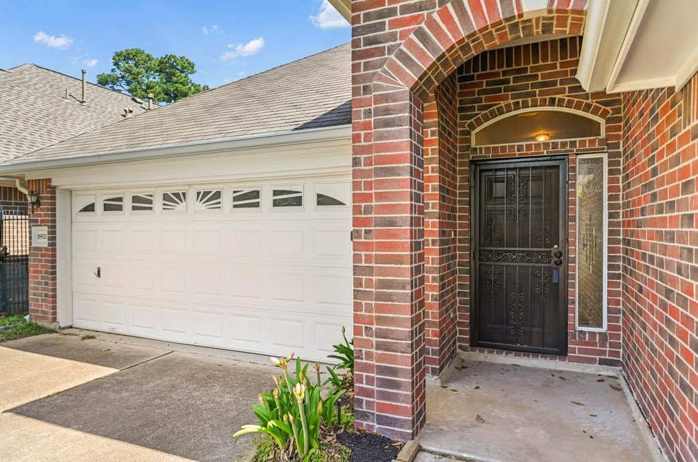 18926 Candlecreek Dr, Spring, TX 77388-5261