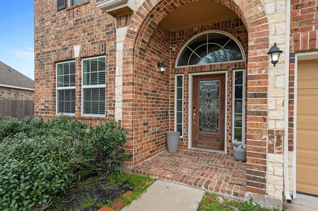 970 Jennifer St, Alvin, TX 77511