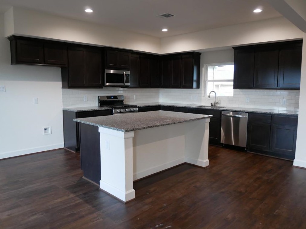 1615 La Delle St, Dinsmore, TX 77488