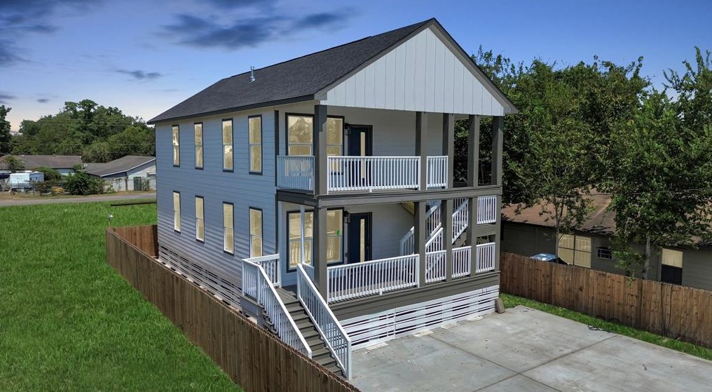 819 E 40th St #b, Houston, TX 77022