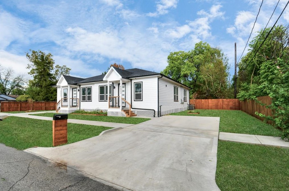 4802 Angleton St, Houston, TX 77033
