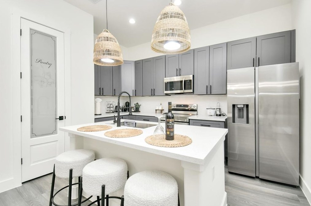 4802 Angleton St, Houston TX  77033-3820 exterior