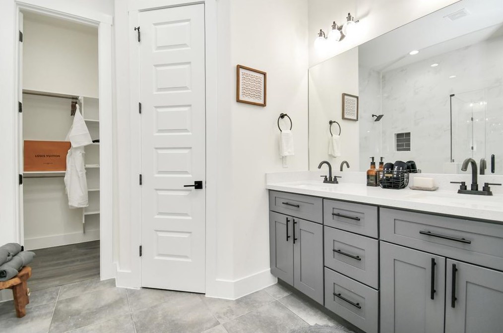 4802 Angleton St, Houston TX  77033-3820 exterior