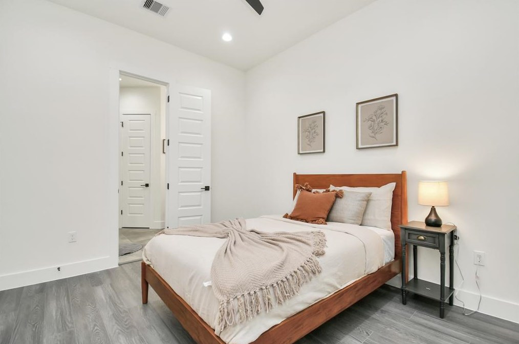 4802 Angleton St, Houston TX  77033-3820 exterior