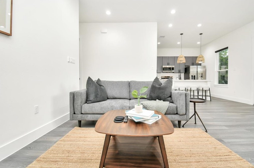 4802 Angleton St, Houston TX  77033-3820 exterior