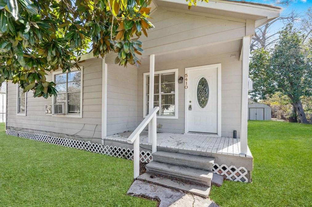 5410 Brunswick St, Houston, TX 77039-6111