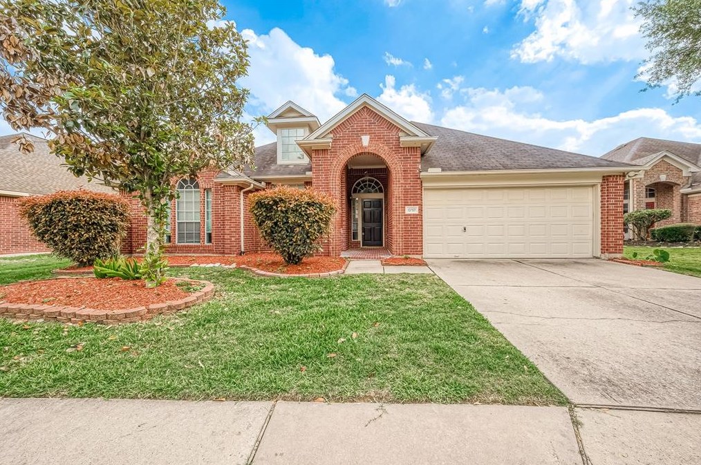 13707 Treebank Ln, Houston, TX 77070