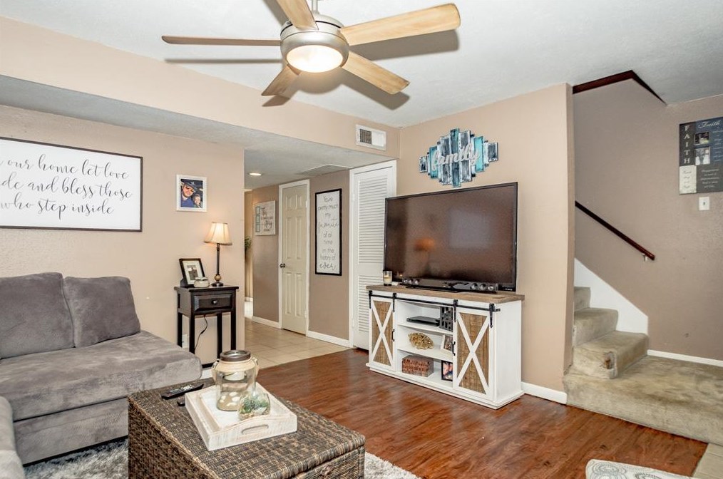 4204 Wyatt St, Pasadena, TX 77503-2825