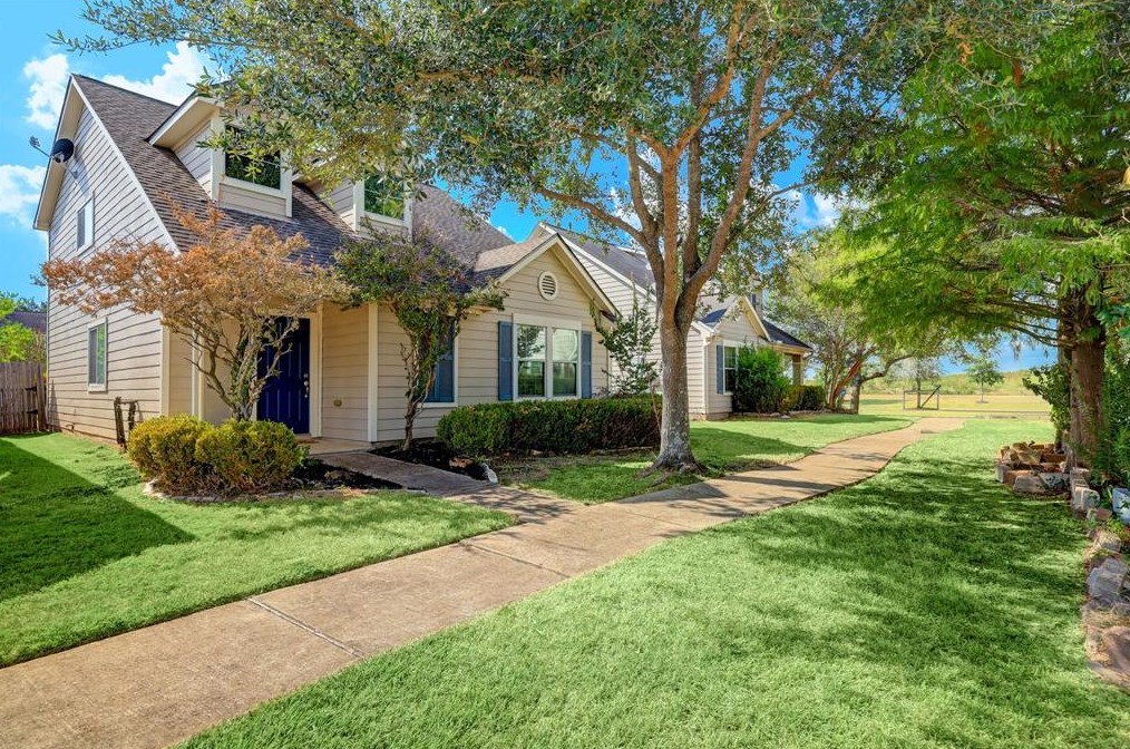 1516 Kew Garden Dr, Houston, TX 77047-4431
