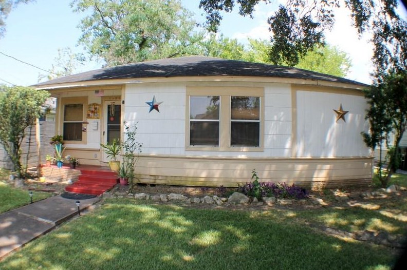 1503 Des Jardines St, Houston TX  77023-3722 exterior