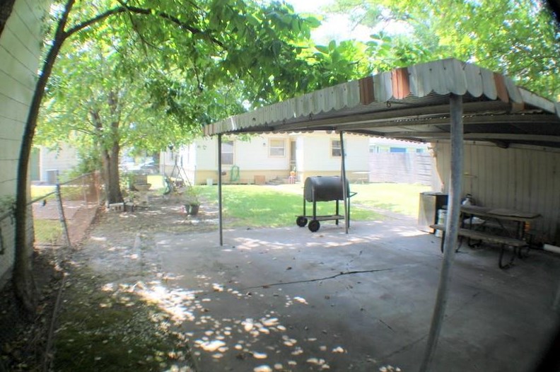 1503 Des Jardines St, Houston TX  77023-4603 exterior