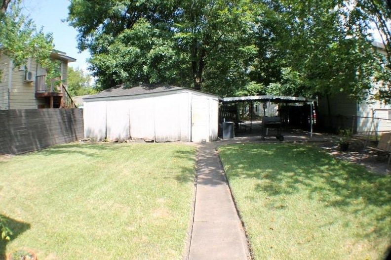 1503 Des Jardines St, Houston TX  77023-4603 exterior