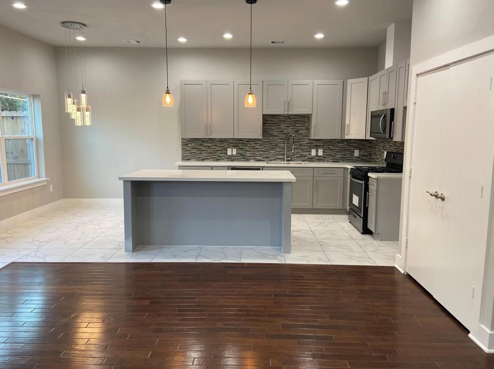 6713 Del Rio St, Houston, TX 77021-2331