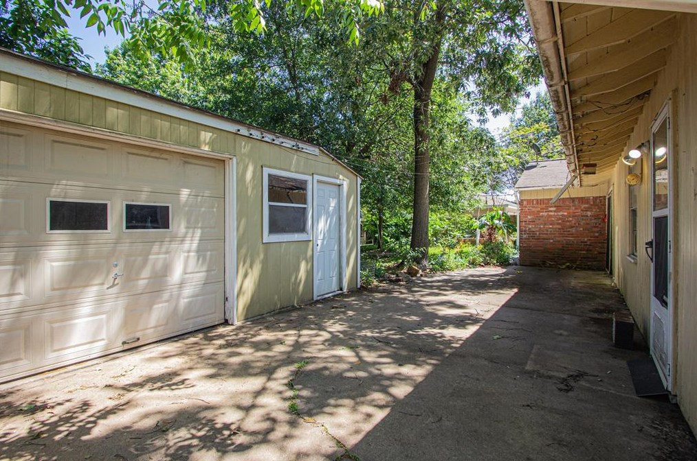 6918 Shavelson, Houston TX  77055-7636 exterior