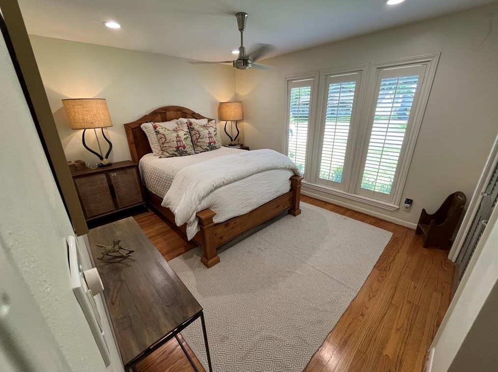 7918 Skyline Dr, Houston TX  77063-6124 exterior