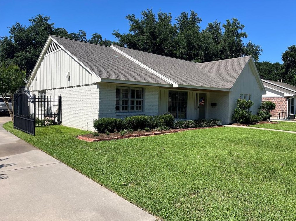 7918 Skyline Dr, Houston, TX 77063-6124