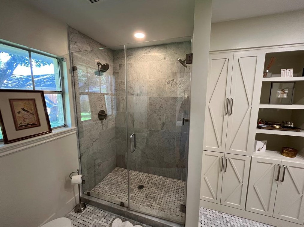 7918 Skyline Dr, Houston TX  77063-6124 exterior