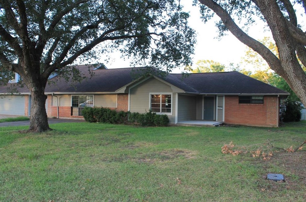 1915 Park Ave, Bay City, TX 77414